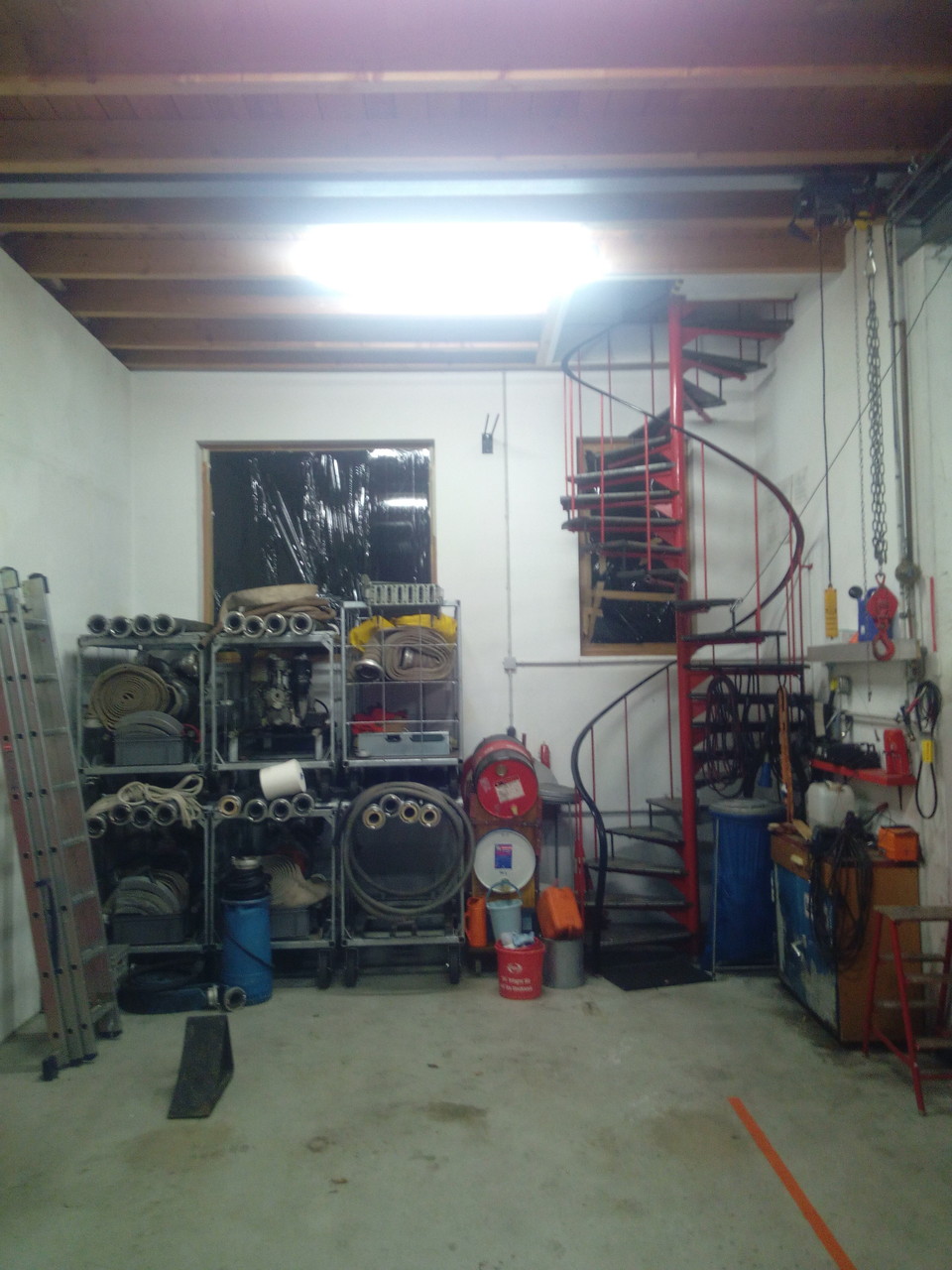 Unsere Fahrzeughalle erstrahlt im neuen Glanz