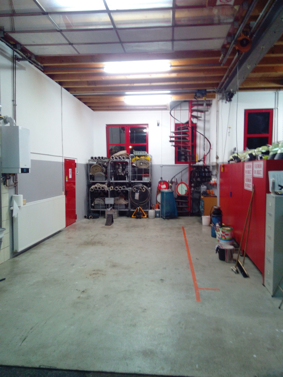 Unsere Fahrzeughalle erstrahlt im neuen Glanz