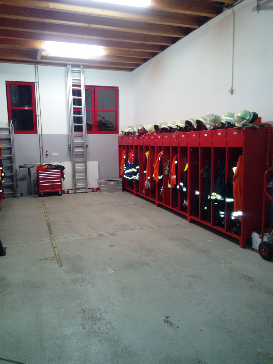 Unsere Fahrzeughalle erstrahlt im neuen Glanz