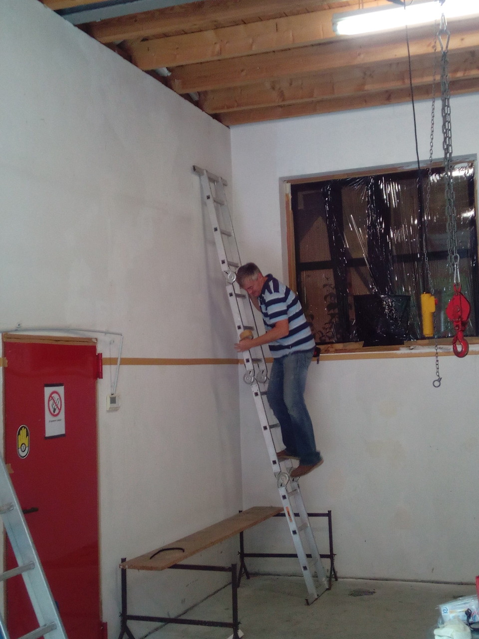 Unsere Fahrzeughalle erstrahlt im neuen Glanz