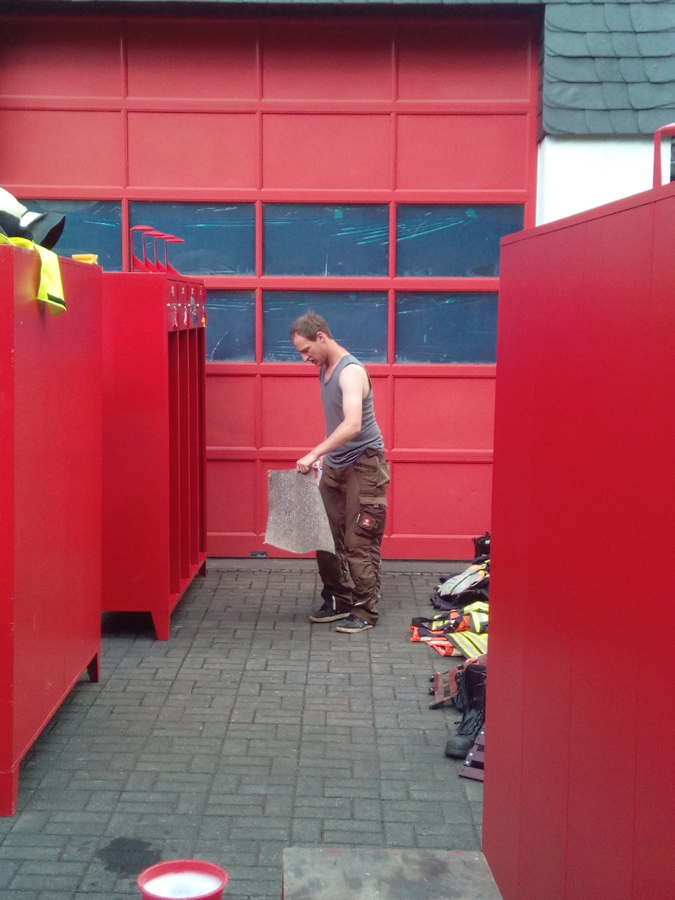 Unsere Fahrzeughalle erstrahlt im neuen Glanz