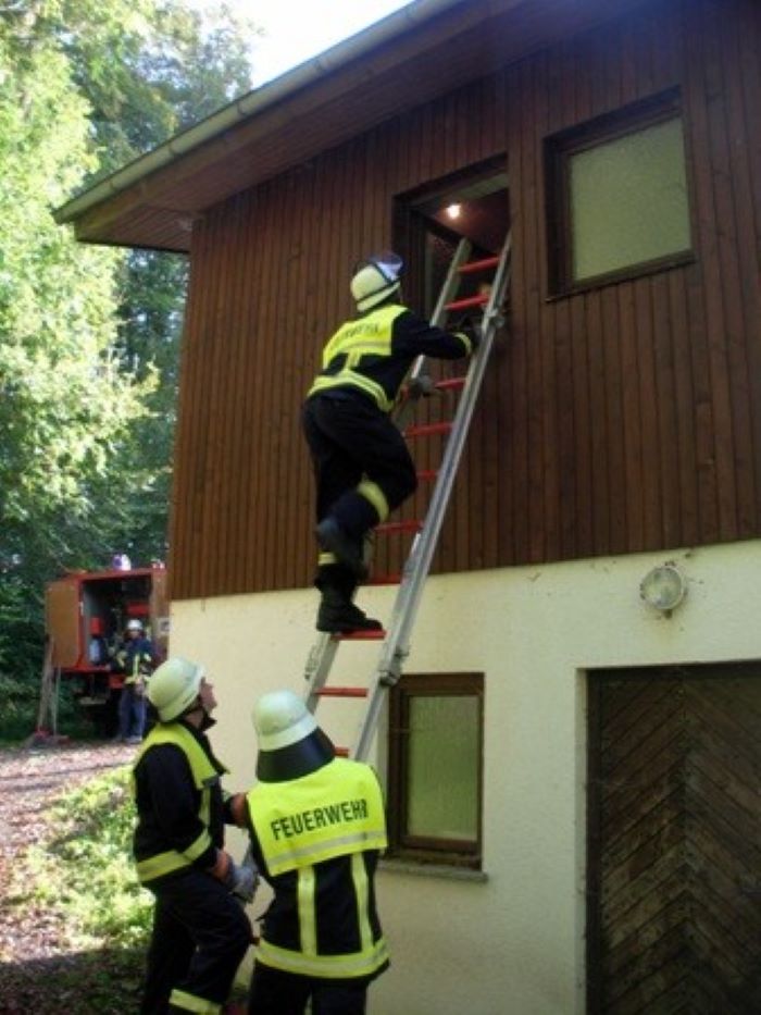 Gemeinschaftsübung am Tennishaus Dockweiler mit der FFW Dreis-Brück am 04.10.2014