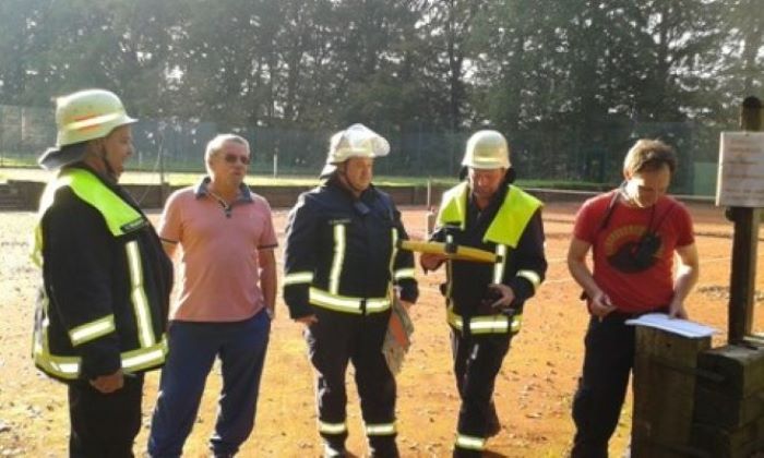 Gemeinschaftsübung am Tennishaus Dockweiler mit der FFW Dreis-Brück am 04.10.2014