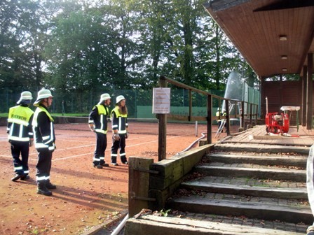 Gemeinschaftsübung am Tennishaus Dockweiler mit der FFW Dreis-Brück am 04.10.2014