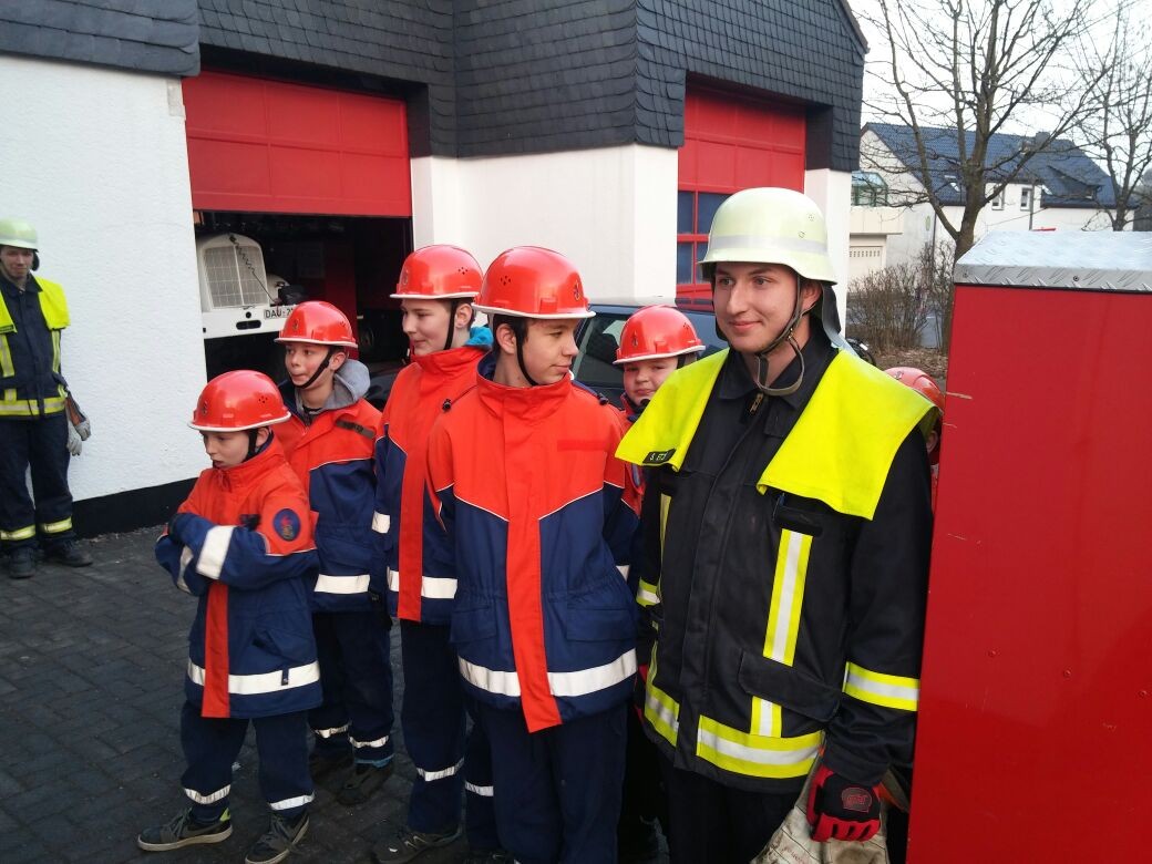 Brandübung der Jugendfeuerwehr im Feuerwehrhaus