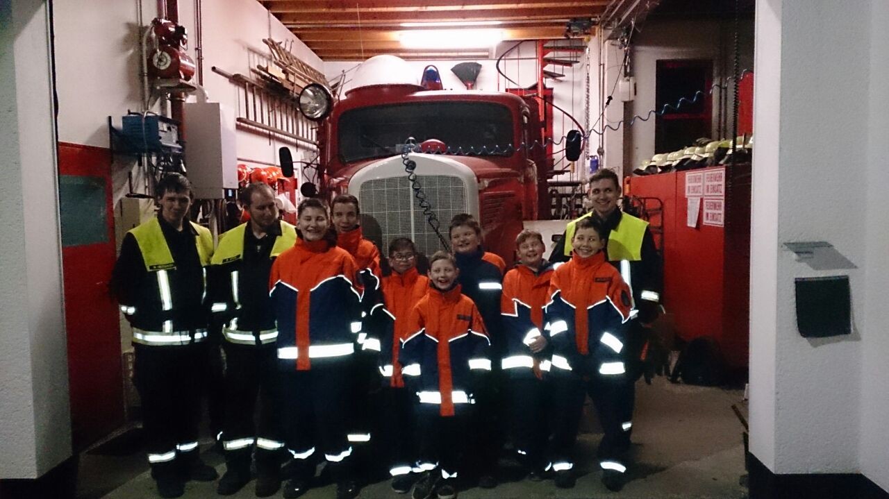 Brandübung der Jugendfeuerwehr im Feuerwehrhaus