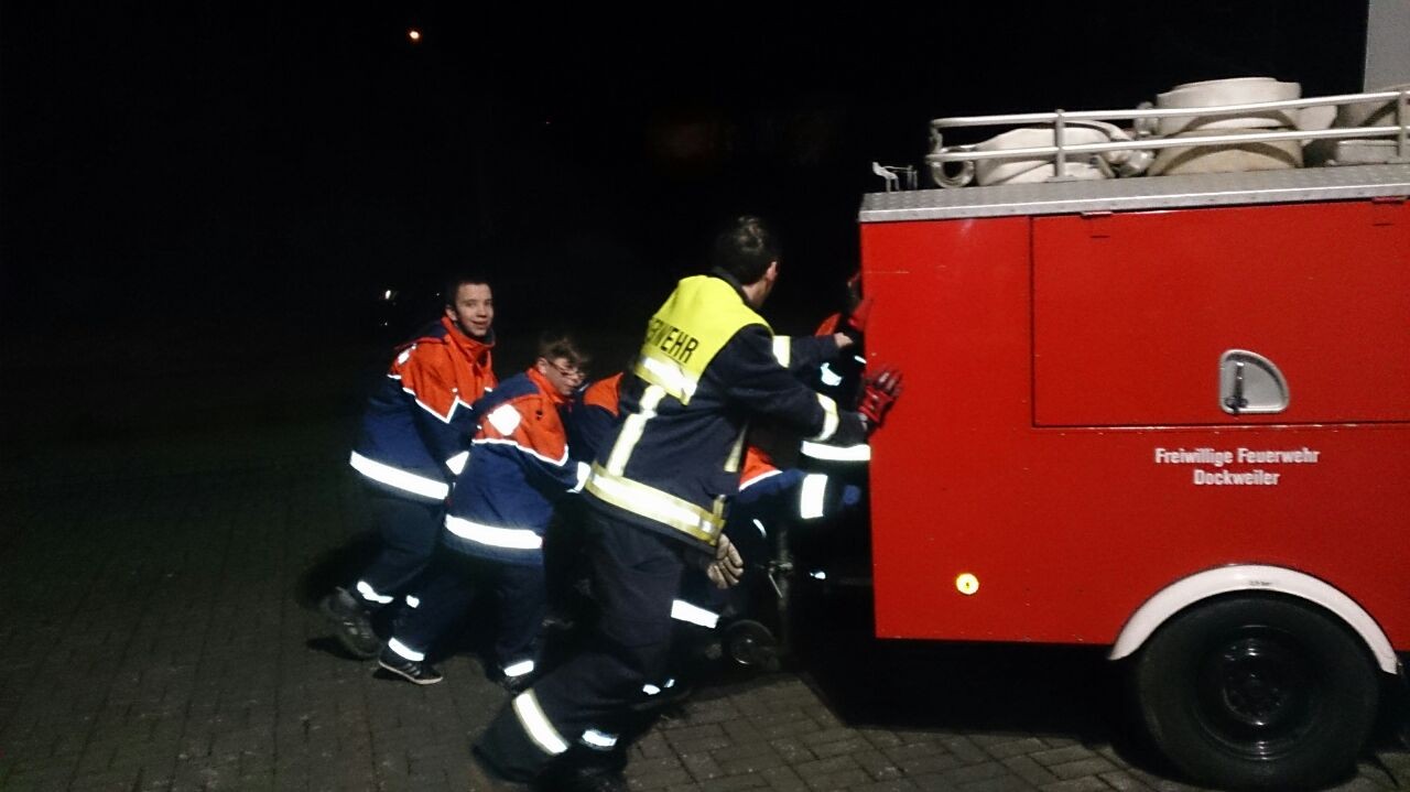 Brandübung der Jugendfeuerwehr im Feuerwehrhaus