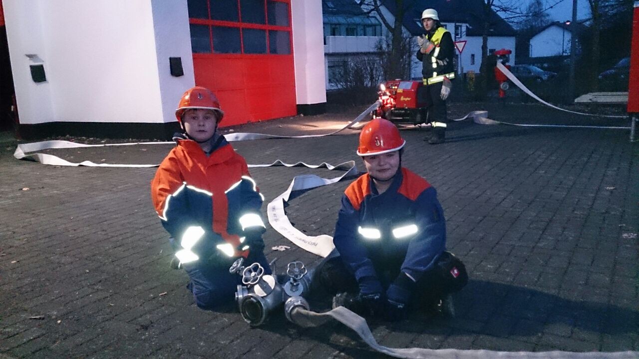 Brandübung der Jugendfeuerwehr im Feuerwehrhaus