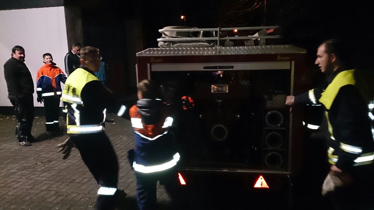 Brandübung der Jugendfeuerwehr im Feuerwehrhaus