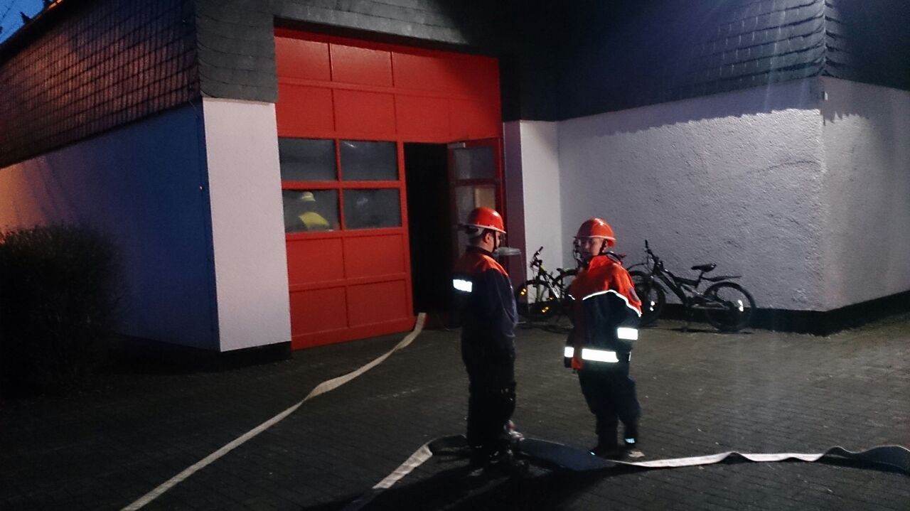 Brandübung der Jugendfeuerwehr im Feuerwehrhaus