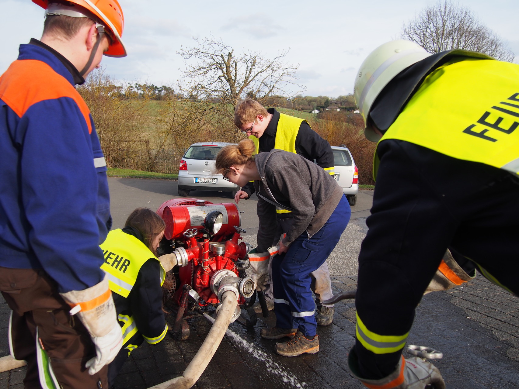 Gemeinschaftsübung mit der  Jugendfeuerwehr Dreis-Brück  an der Grundschule Dockweiler   am 13.04.2015