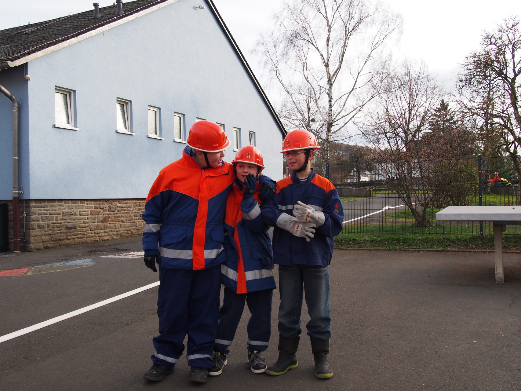Gemeinschaftsübung mit der  Jugendfeuerwehr Dreis-Brück  an der Grundschule Dockweiler   am 13.04.2015
