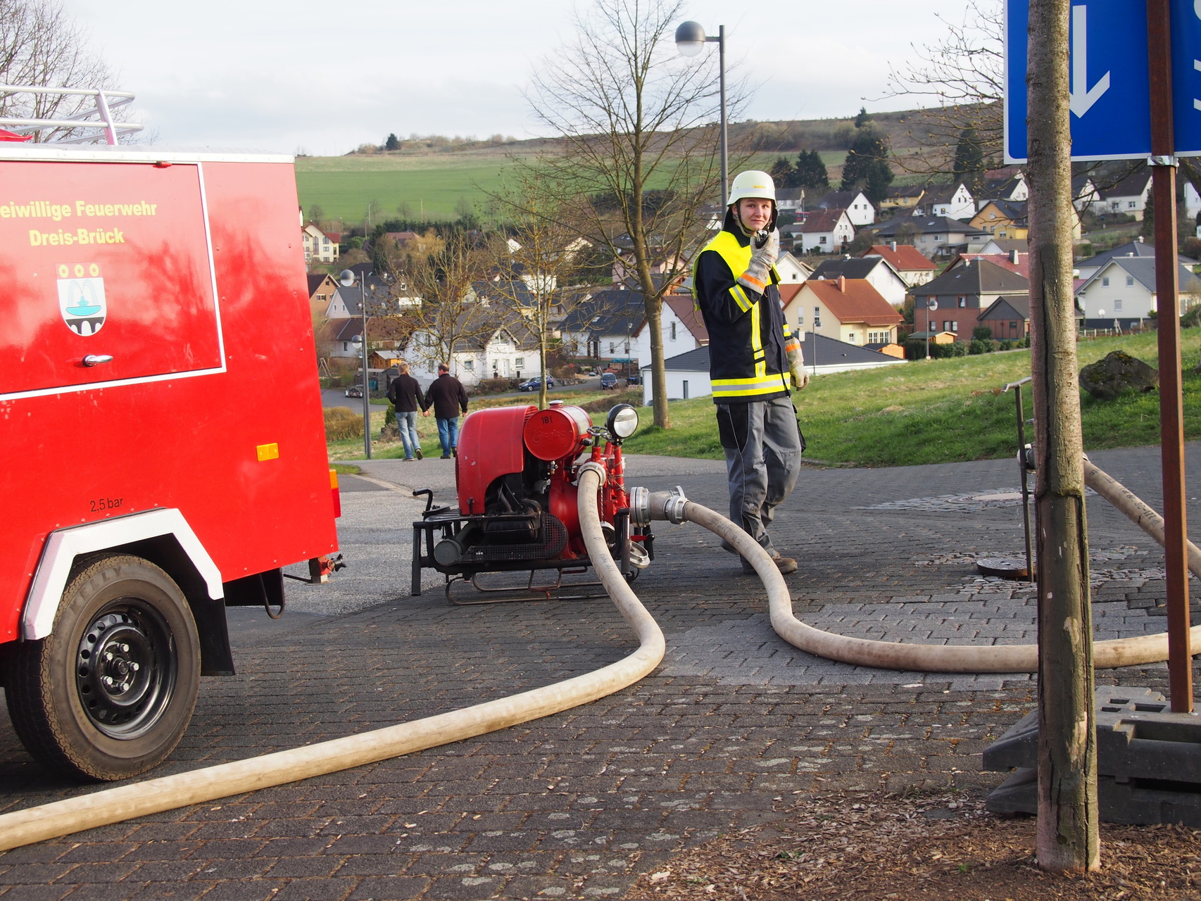 Gemeinschaftsübung mit der  Jugendfeuerwehr Dreis-Brück  an der Grundschule Dockweiler   am 13.04.2015