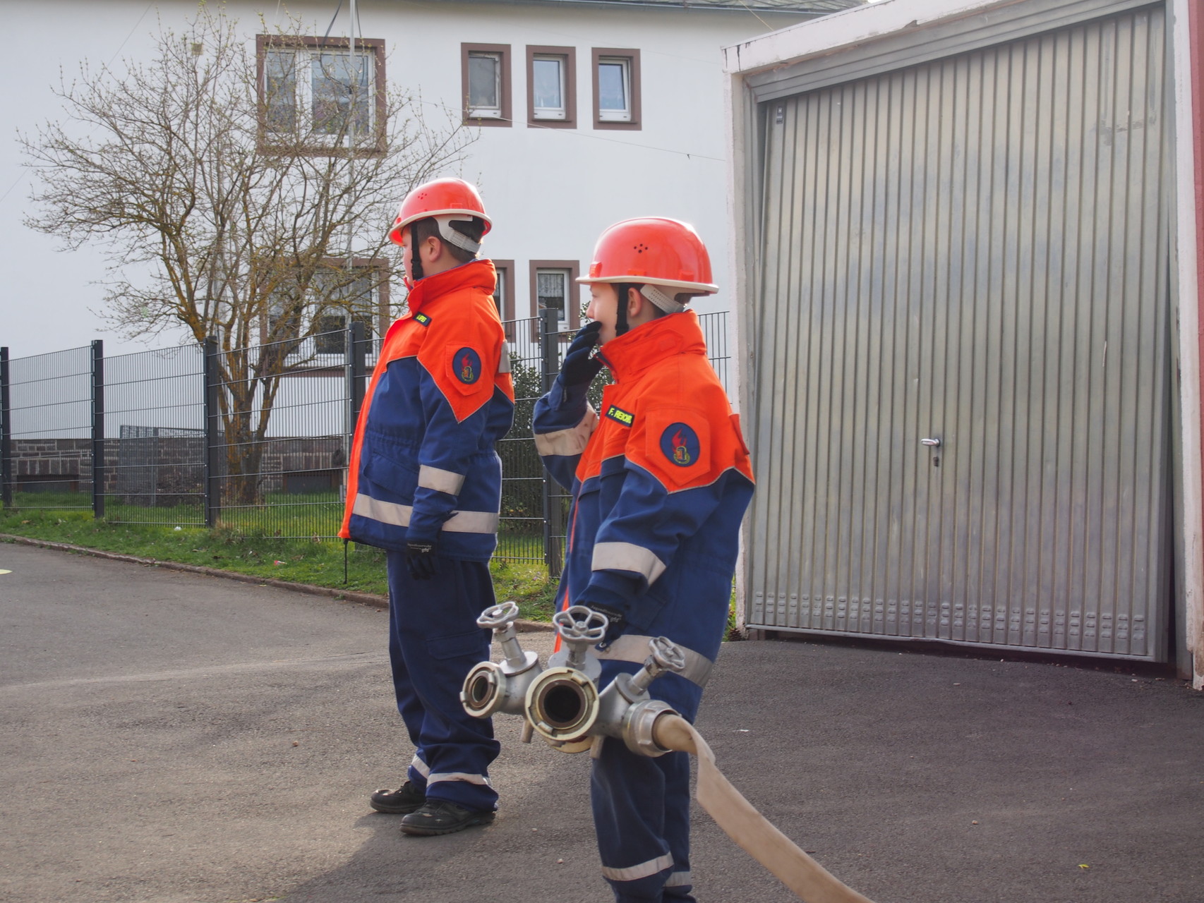 Gemeinschaftsübung mit der  Jugendfeuerwehr Dreis-Brück  an der Grundschule Dockweiler   am 13.04.2015