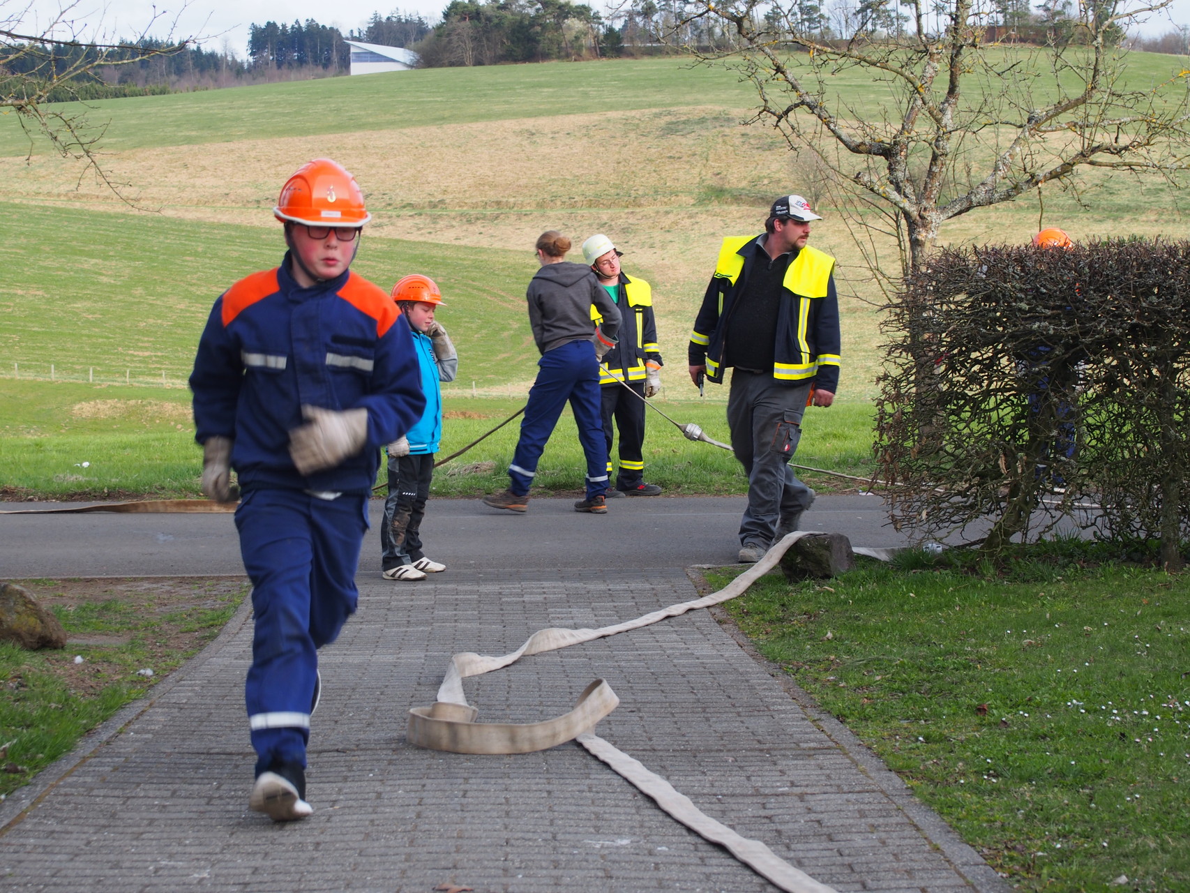 Gemeinschaftsübung mit der  Jugendfeuerwehr Dreis-Brück  an der Grundschule Dockweiler   am 13.04.2015