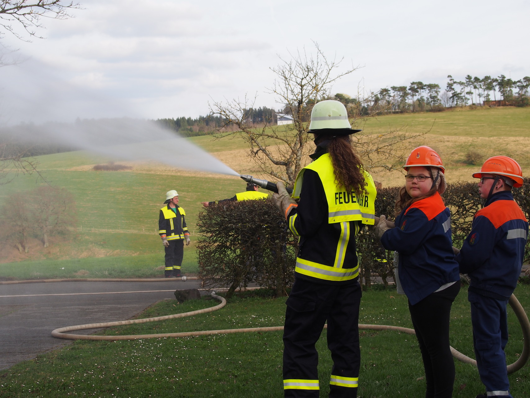 Gemeinschaftsübung mit der  Jugendfeuerwehr Dreis-Brück  an der Grundschule Dockweiler   am 13.04.2015
