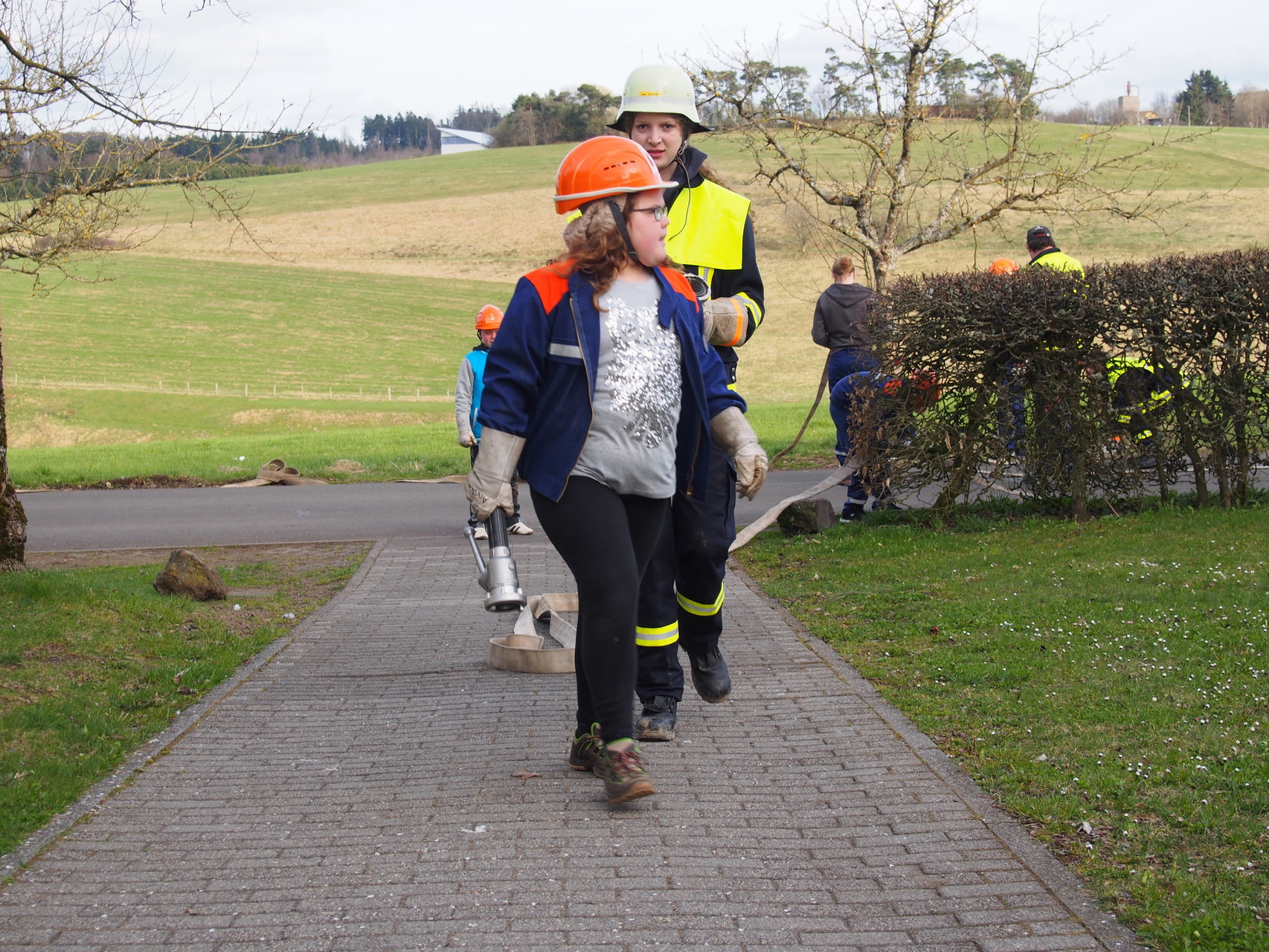 Gemeinschaftsübung mit der  Jugendfeuerwehr Dreis-Brück  an der Grundschule Dockweiler   am 13.04.2015